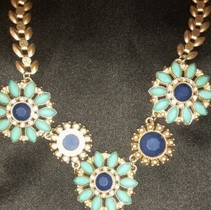 STATEMENT NECKLACES
